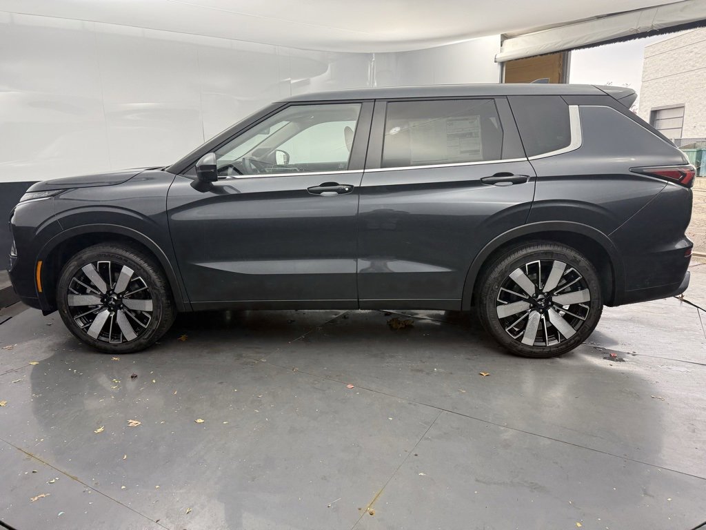 New 2025 Mitsubishi Outlander SEL image 6