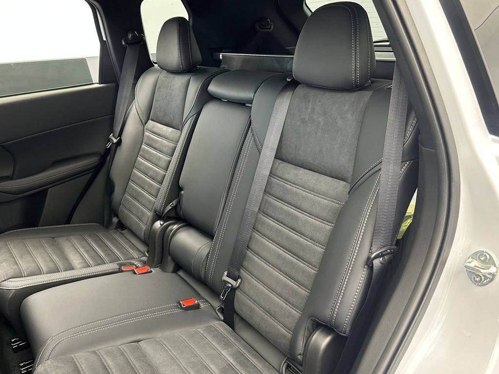 New 2026 Mitsubishi Outlander AWD image 30