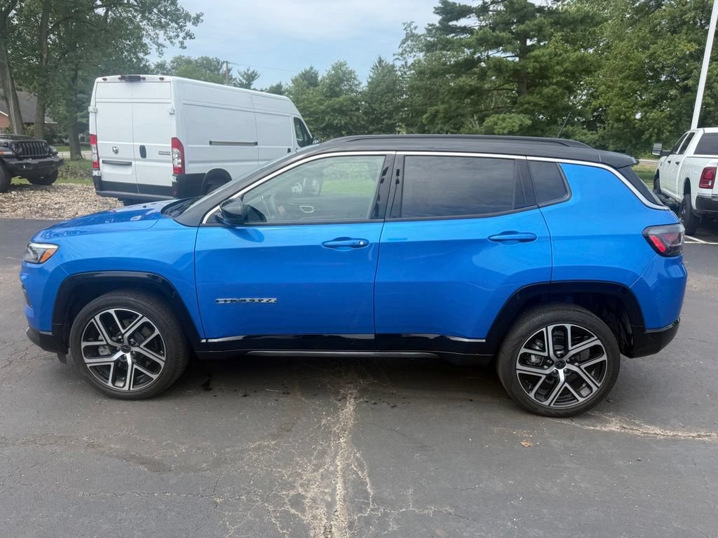 Used 2025 Jeep Compass Limited w/ Elite Group AWD/4WD image 3