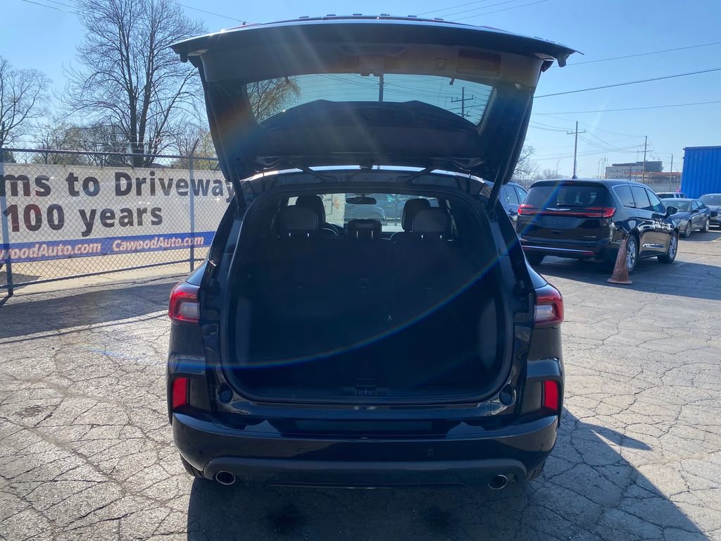 Used 2024 Ford Escape ST-Line w/ Tech Pack #1 AWD/4WD image 4