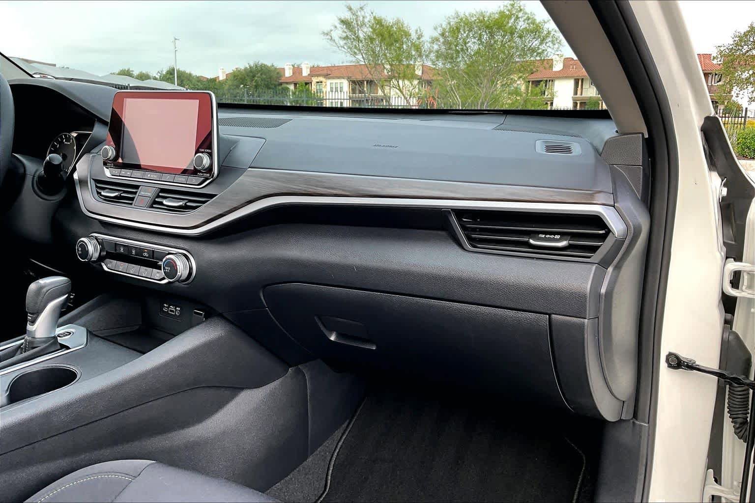 Used 2025 Nissan Altima 2.5 SV FWD image 19