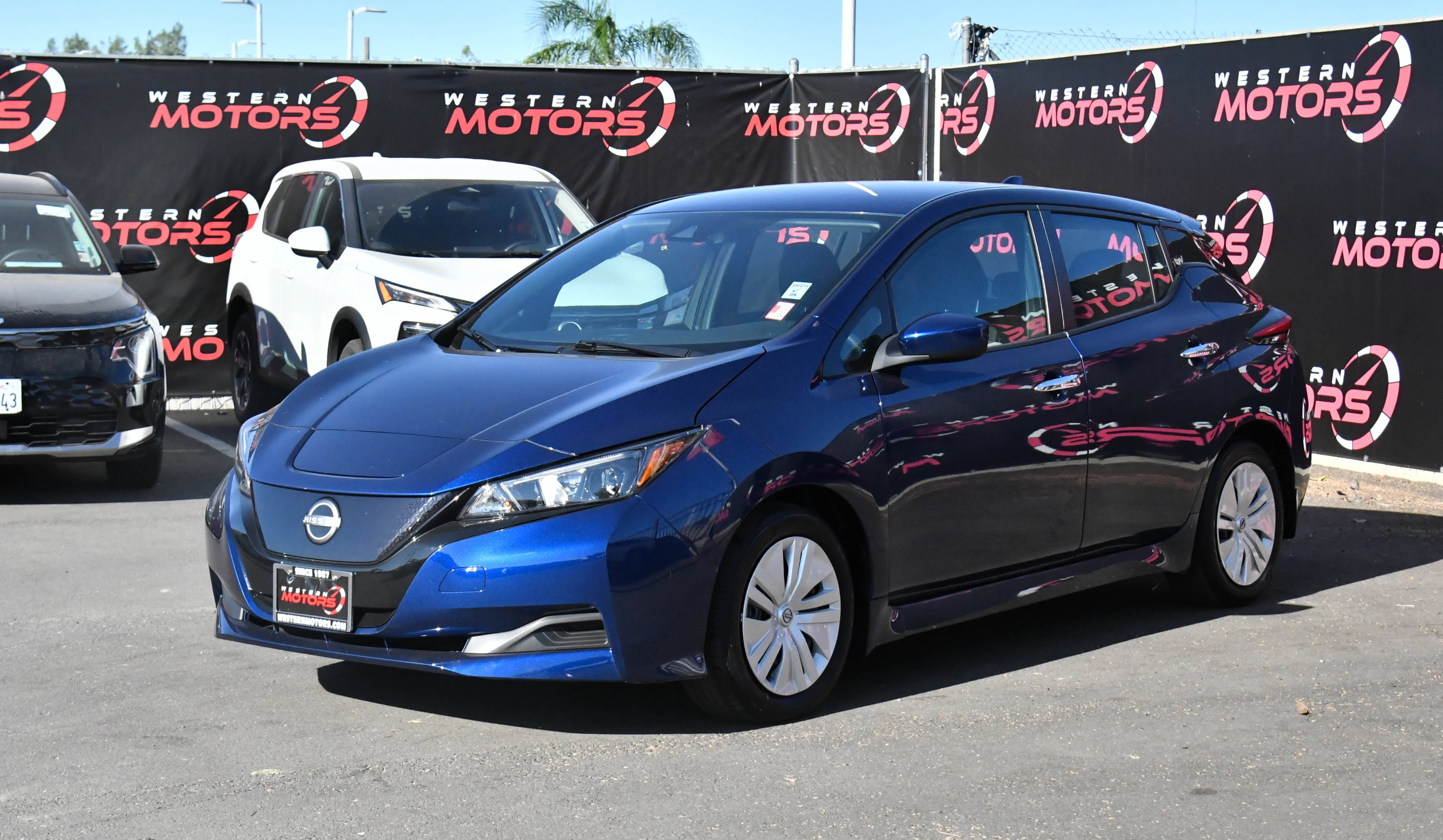 Used 2025 Nissan Leaf S FWD image 3
