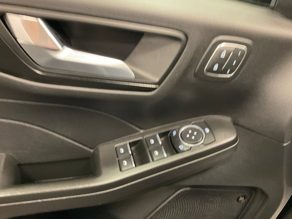 Used 2022 Ford Escape SEL w/ SEL Stealth AWD Package image 18