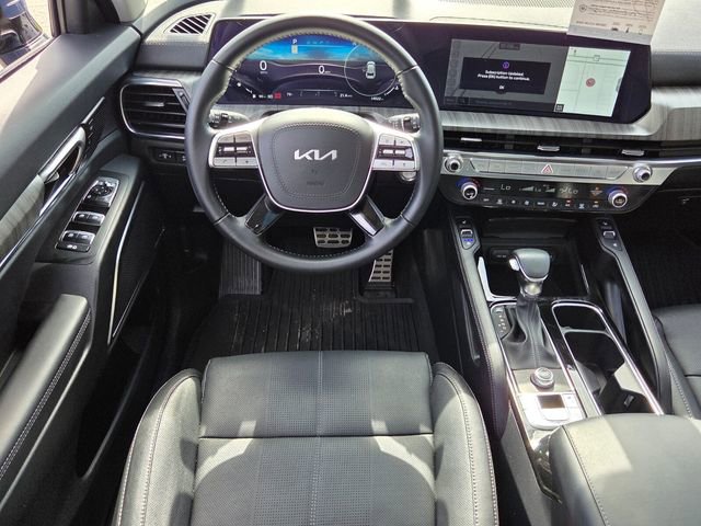 Used 2025 Kia Telluride SX w/ SX Captain's Chair Package FWD image 15
