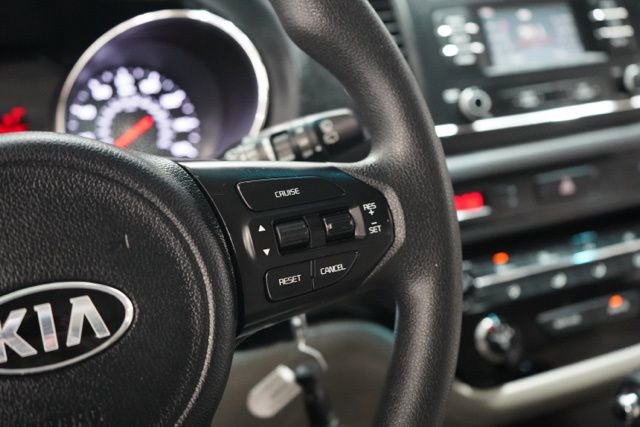 Used 2017 Kia Sedona LX image 23