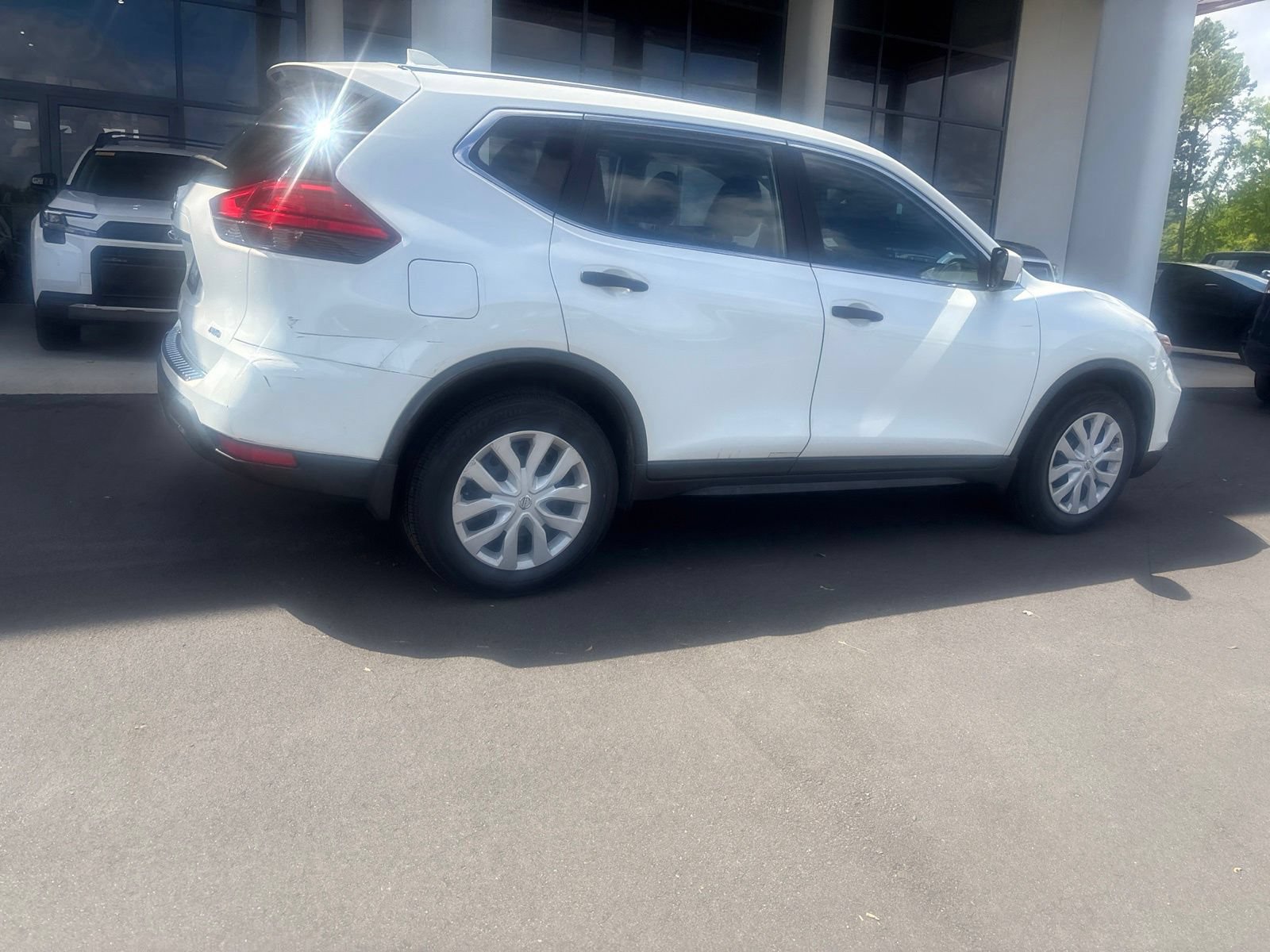 Used 2017 Nissan Rogue S AWD/4WD image 13