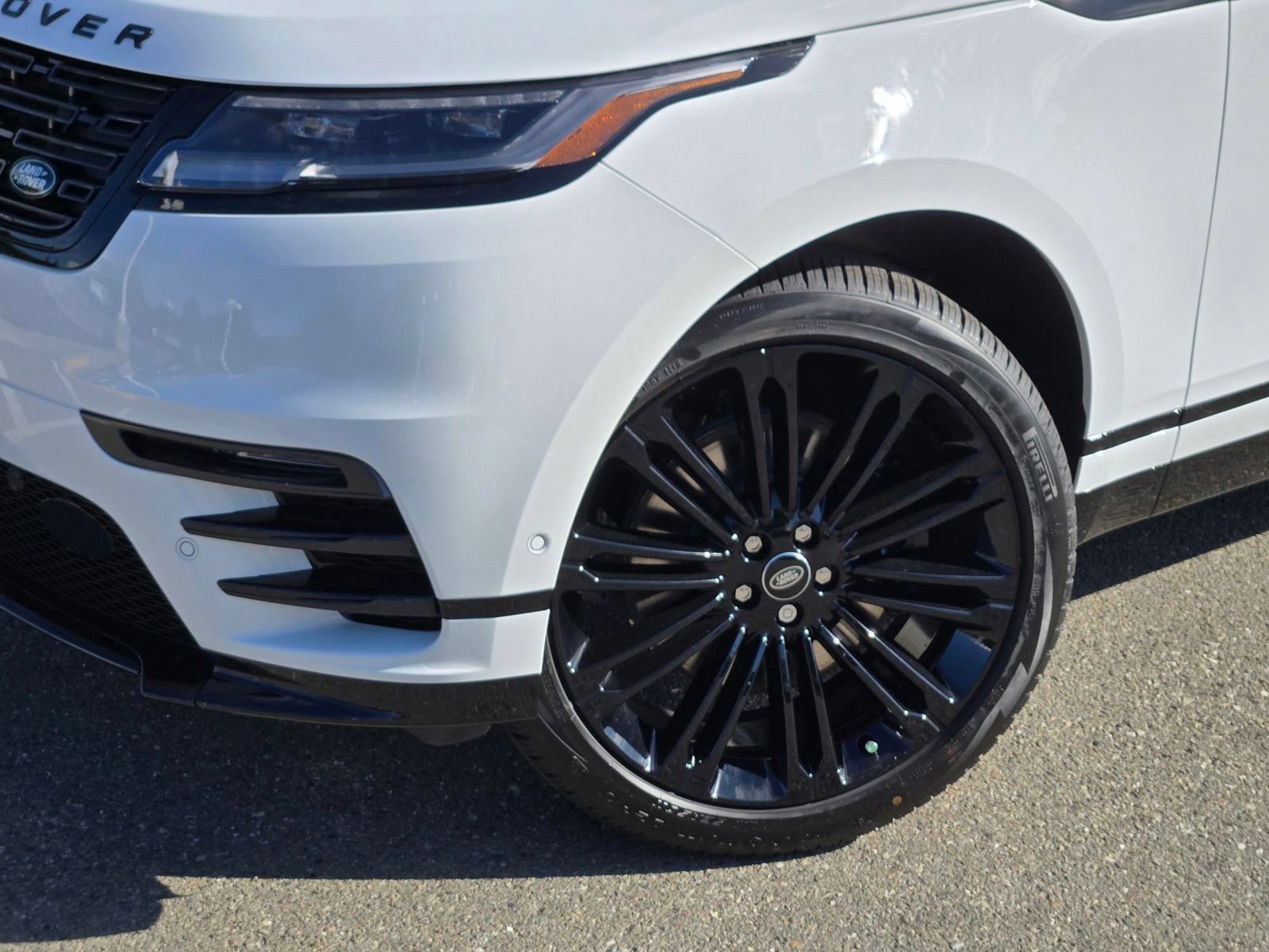 New 2026 Land Rover Range Rover Velar Dynamic SE AWD/4WD image 7
