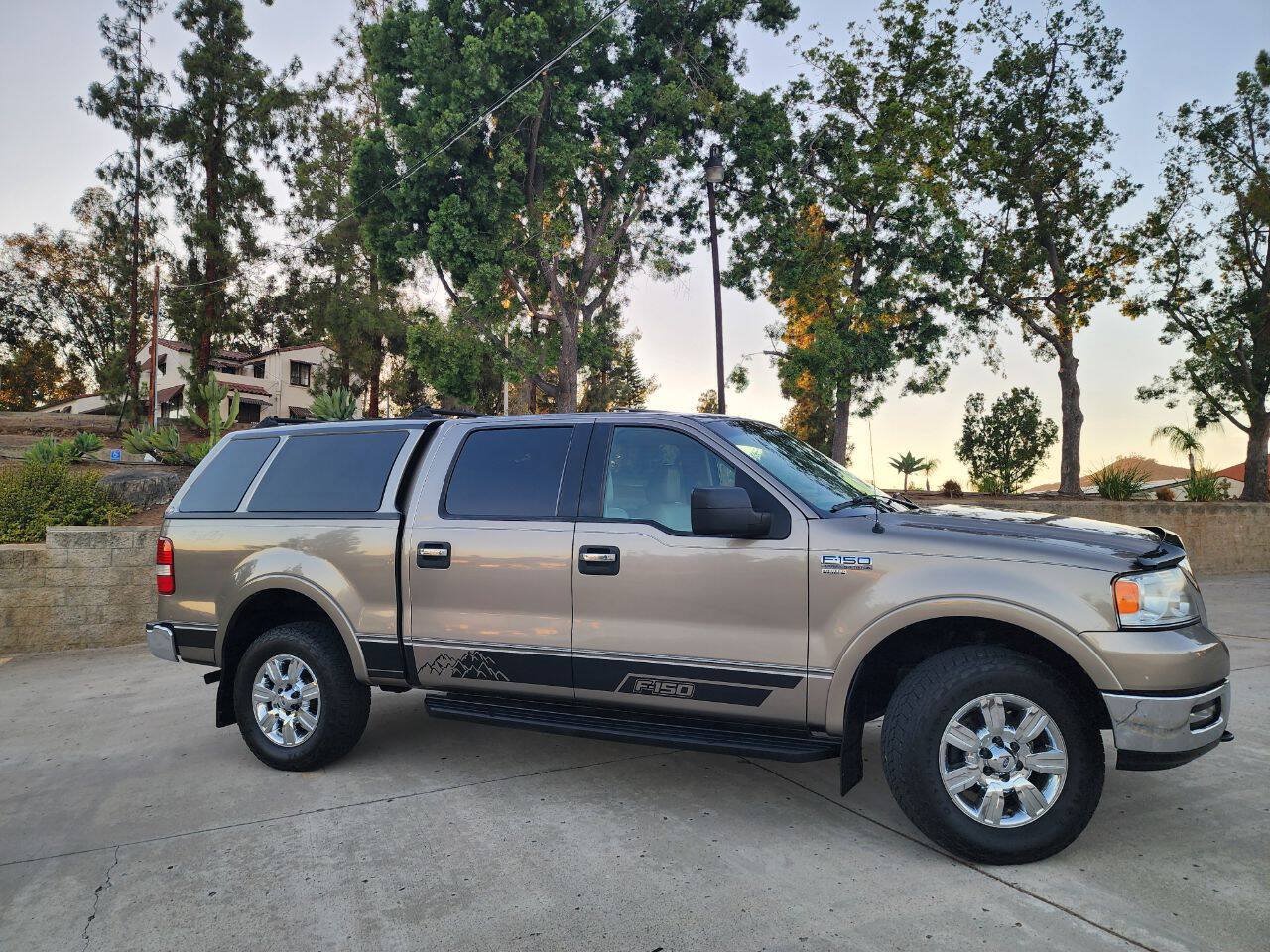 Used 2005 Ford F150 Lariat AWD/4WD image 2