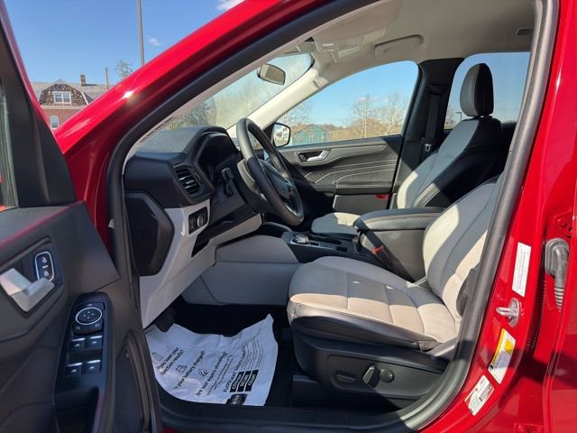 Used 2025 Ford Escape SE image 13
