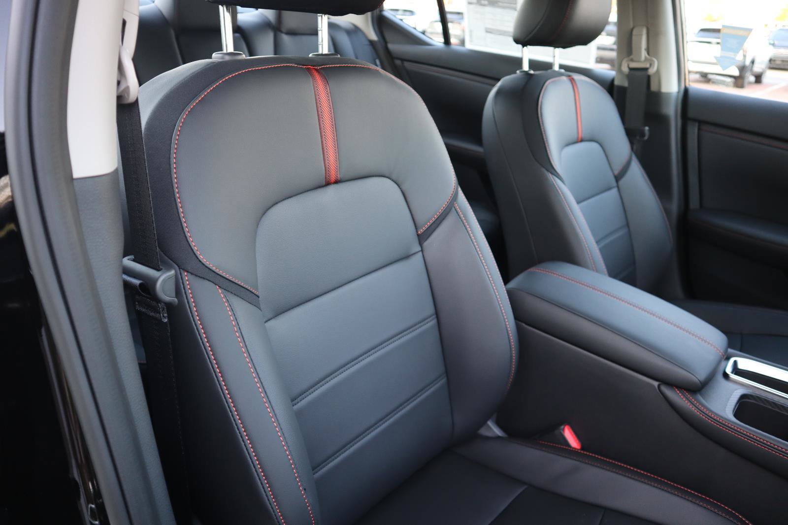 Used 2025 Nissan Sentra SR w/ SR Premium Package image 48