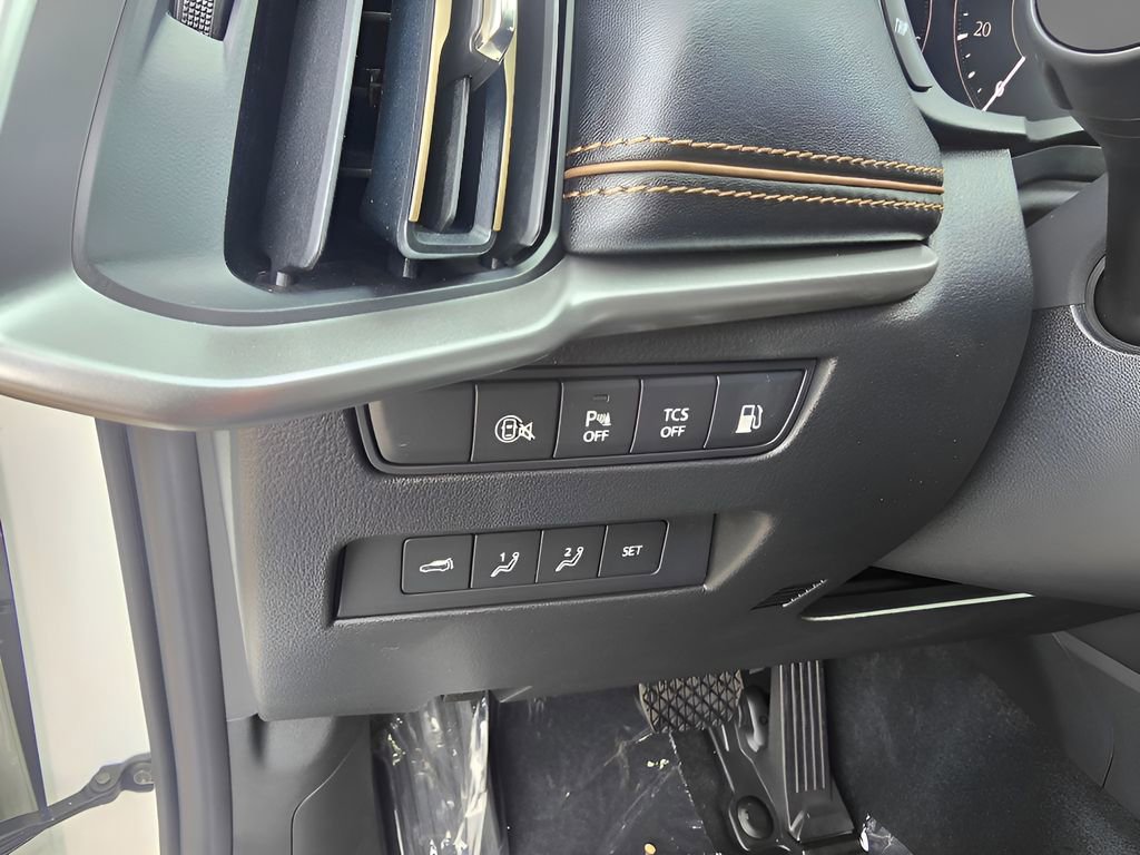 Used 2025 MAZDA CX-70 Plug-In Hybrid w/ Premium Plus image 25