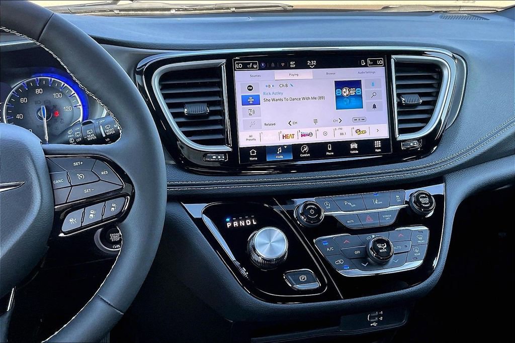 New 2026 Chrysler Pacifica Select FWD image 7