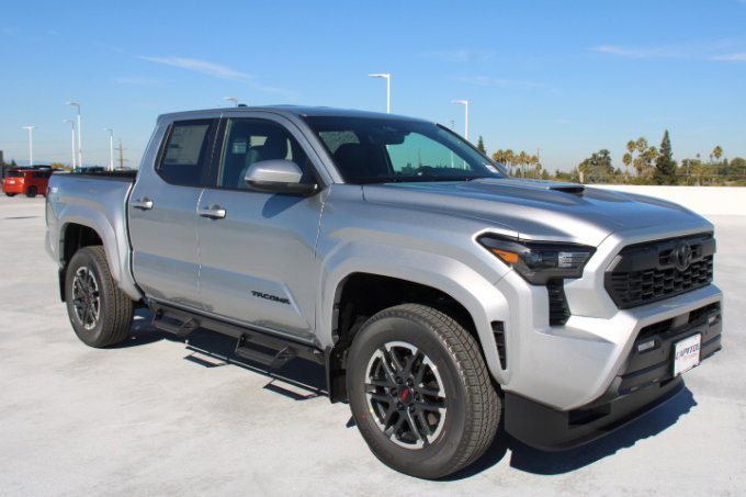 New 2025 Toyota Tacoma TRD Sport image 2
