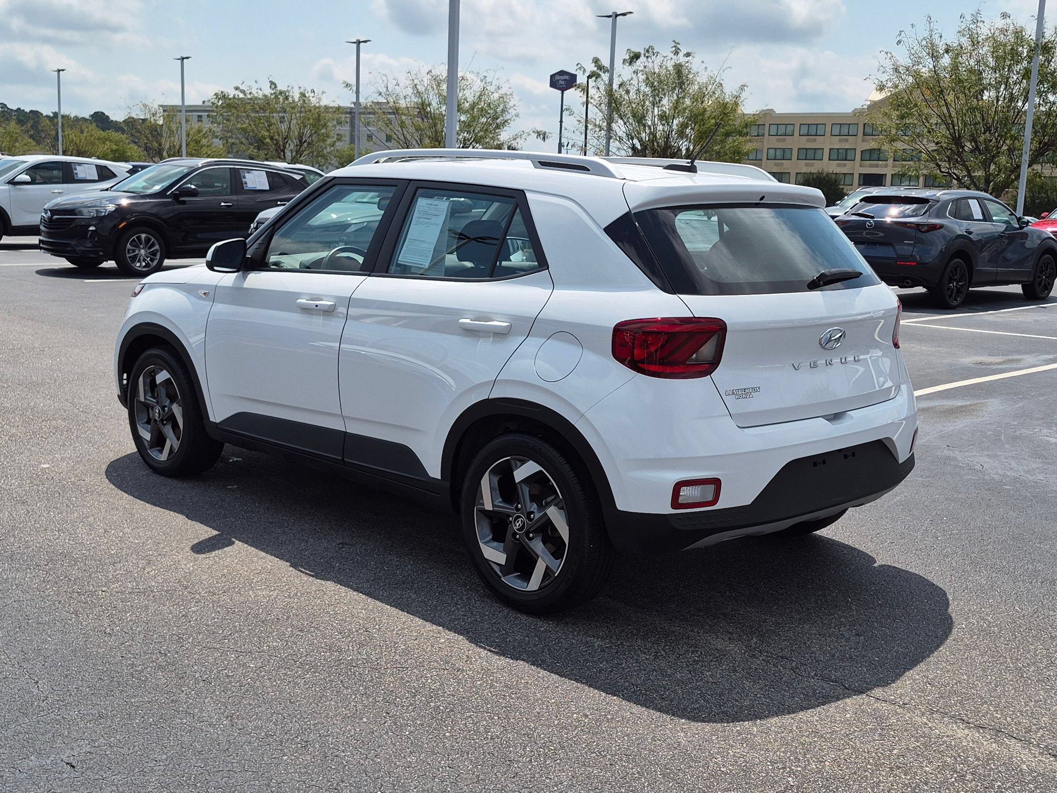 Used 2025 Hyundai Venue SEL FWD image 5