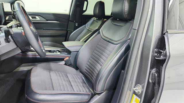 Used 2025 Ford Explorer ST-Line AWD/4WD image 11