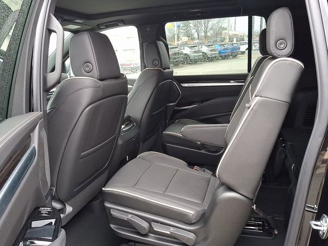 New 2026 Cadillac Escalade ESV Luxury w/ LPO, Radiant Package image 8