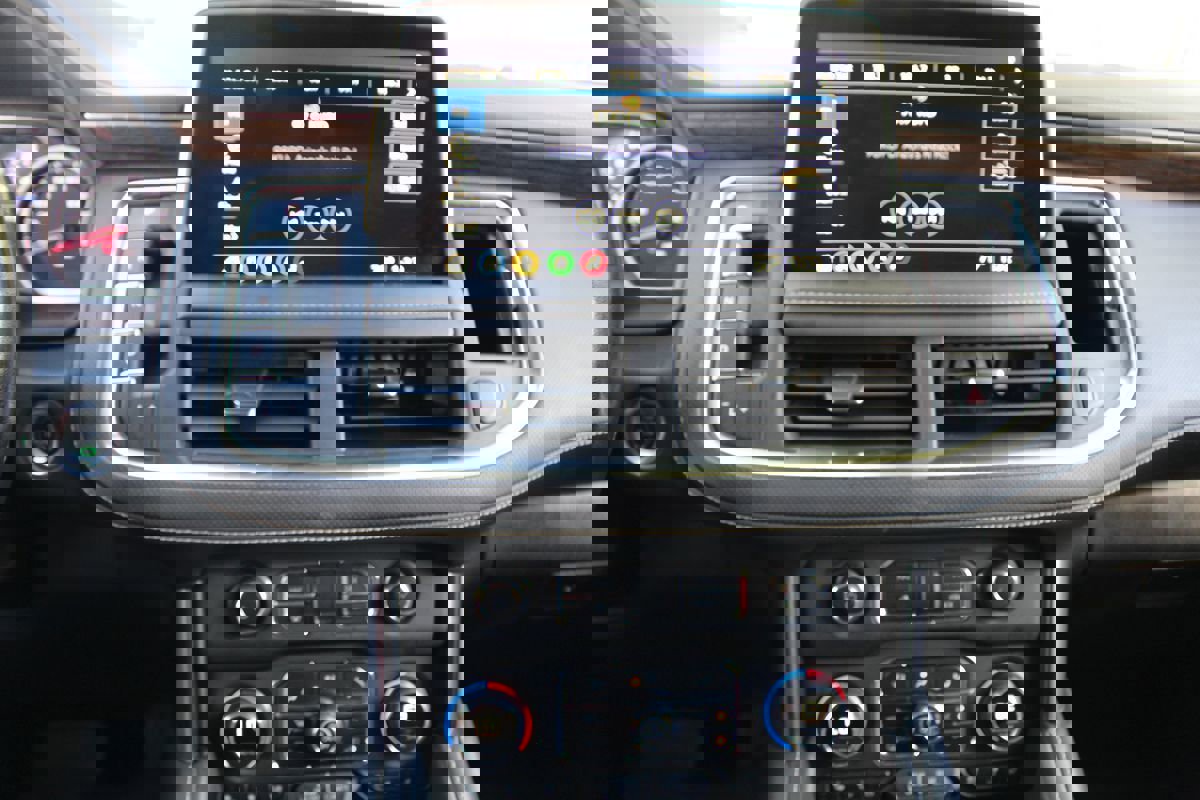 Used 2021 Chevrolet Tahoe Premier w/ Premium Package image 40