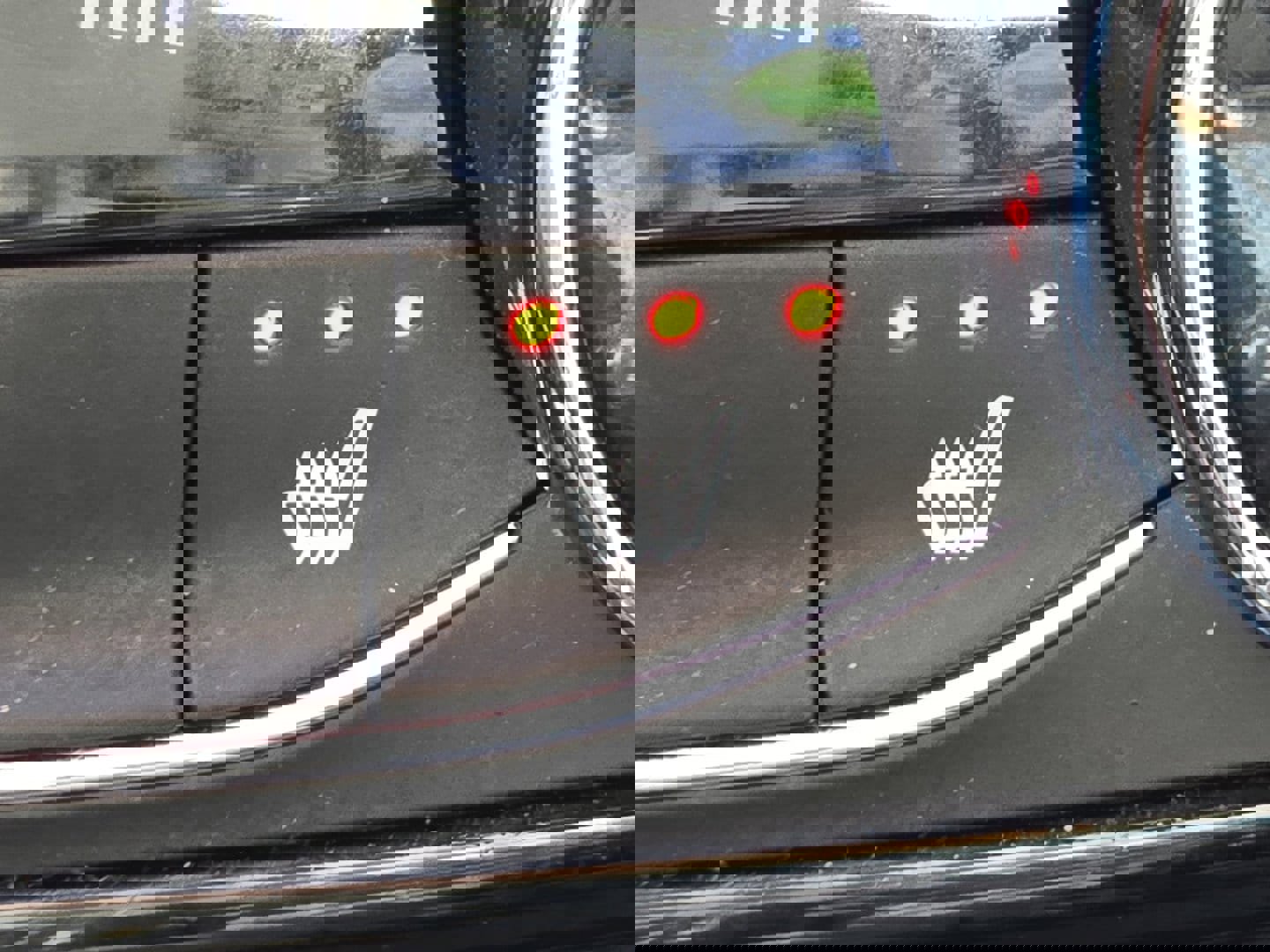 Used 2024 Chevrolet Trax RS w/ Sunroof Package FWD image 8