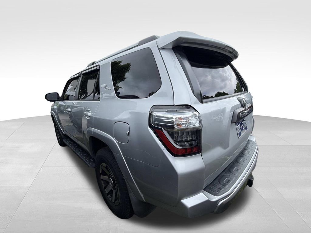 Used 2018 Toyota 4Runner TRD Off-Road AWD/4WD image 3