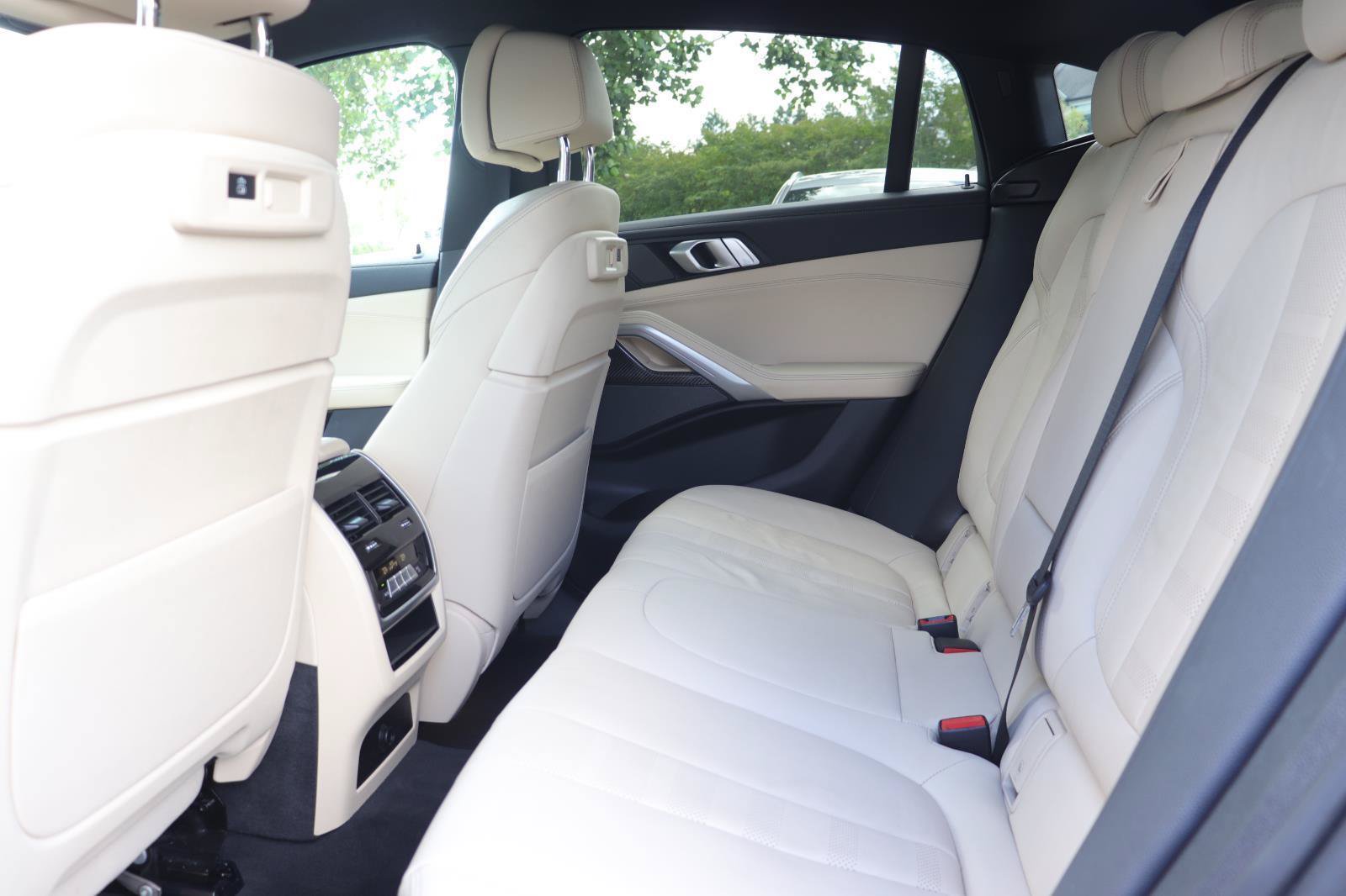 Used 2022 BMW X6 M50i AWD/4WD image 12
