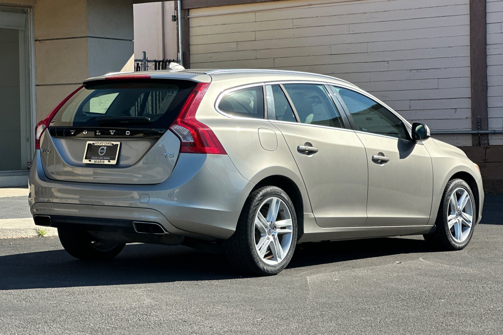 Used 2015 Volvo V60 T5 Premier w/ Technology Package FWD image 2