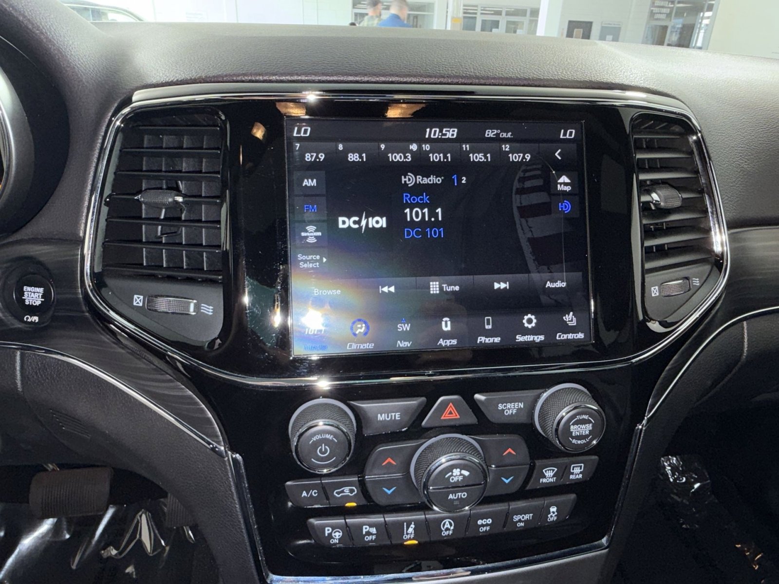 Used 2020 Jeep Grand Cherokee Limited w/ Trailer Tow Group IV image 18