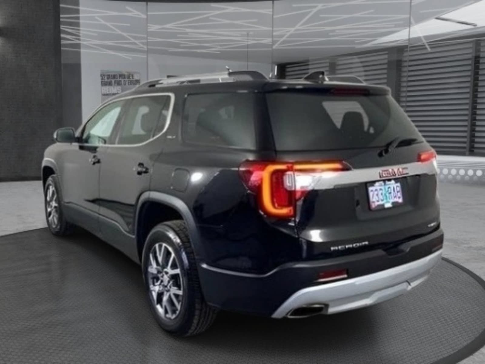 Used 2023 GMC Acadia SLT AWD/4WD image 7