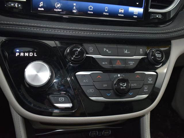 Used 2023 Chrysler Pacifica Limited image 25