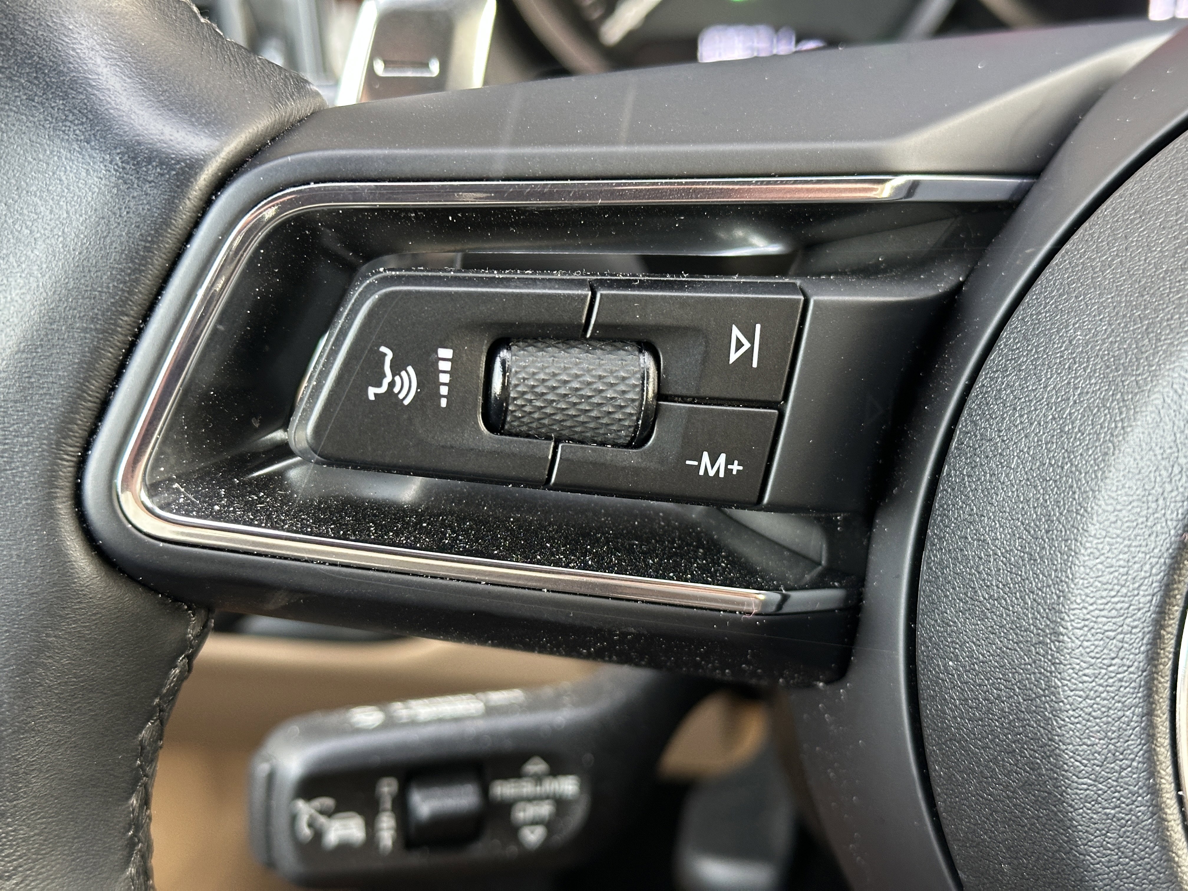 Certified 2023 Porsche Macan image 20