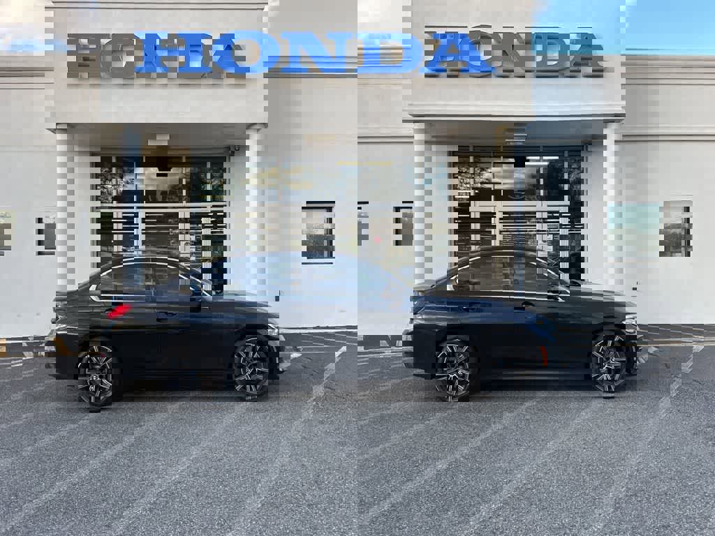 Used 2021 BMW 330e xDrive w/ Premium Package image 16