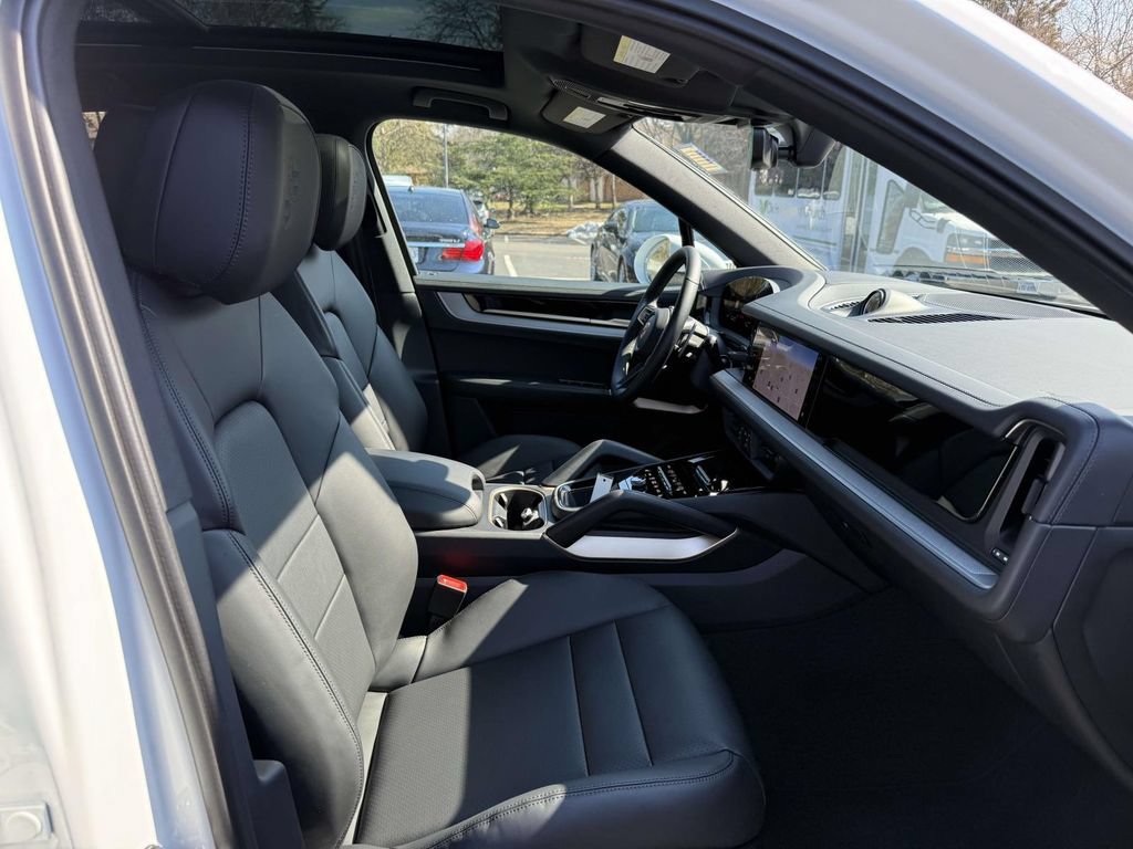 Used 2026 Porsche Cayenne AWD/4WD image 13
