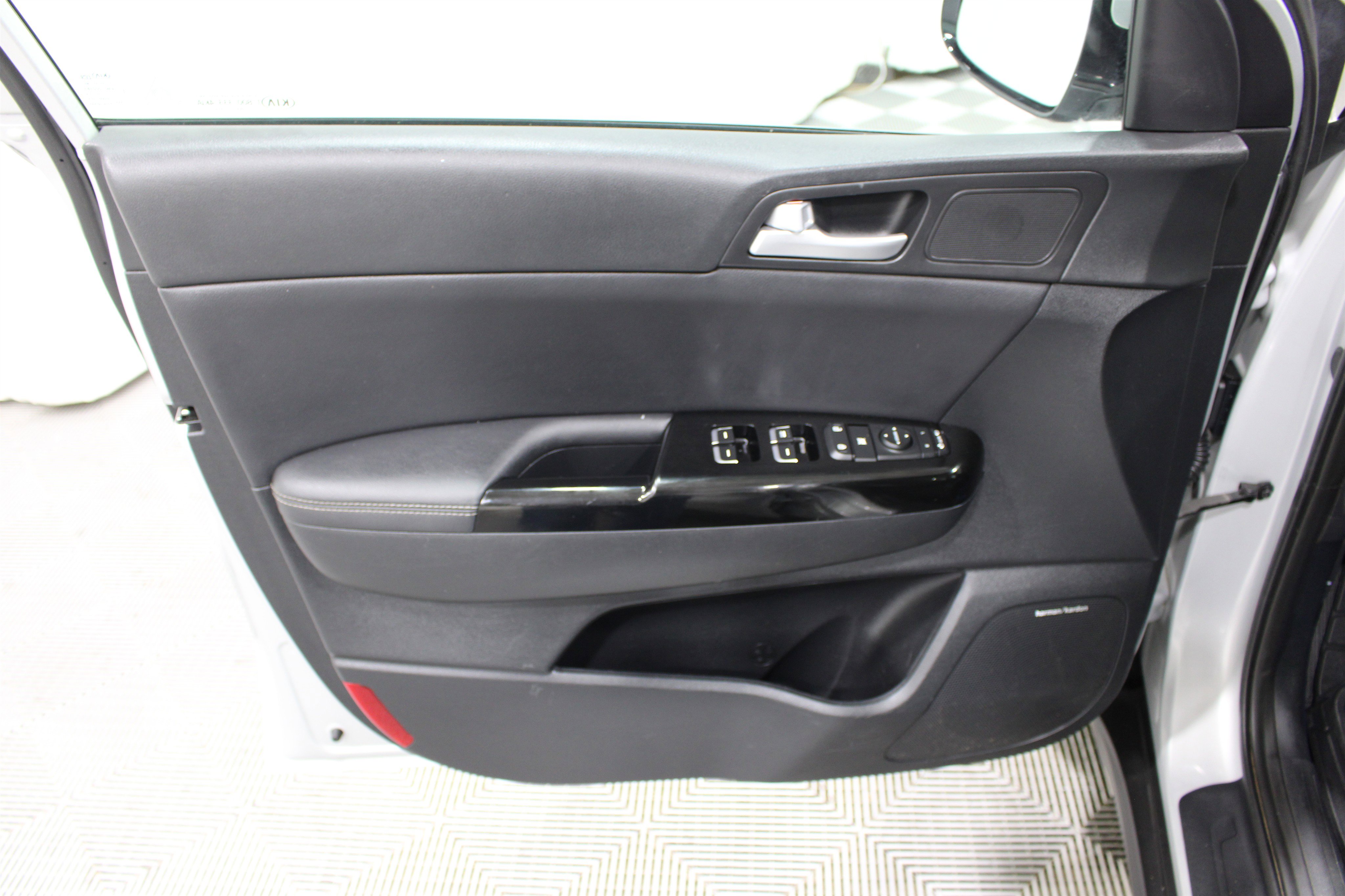 Used 2021 Kia Sportage EX w/ EX Technology Package FWD image 6