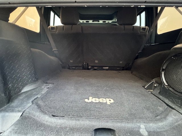 Used 2014 Jeep Wrangler Unlimited Sahara image 12