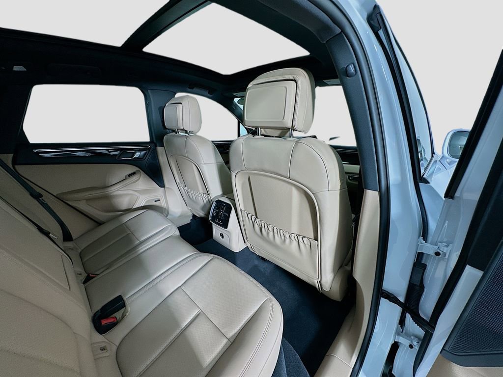 Used 2025 Porsche Macan image 29
