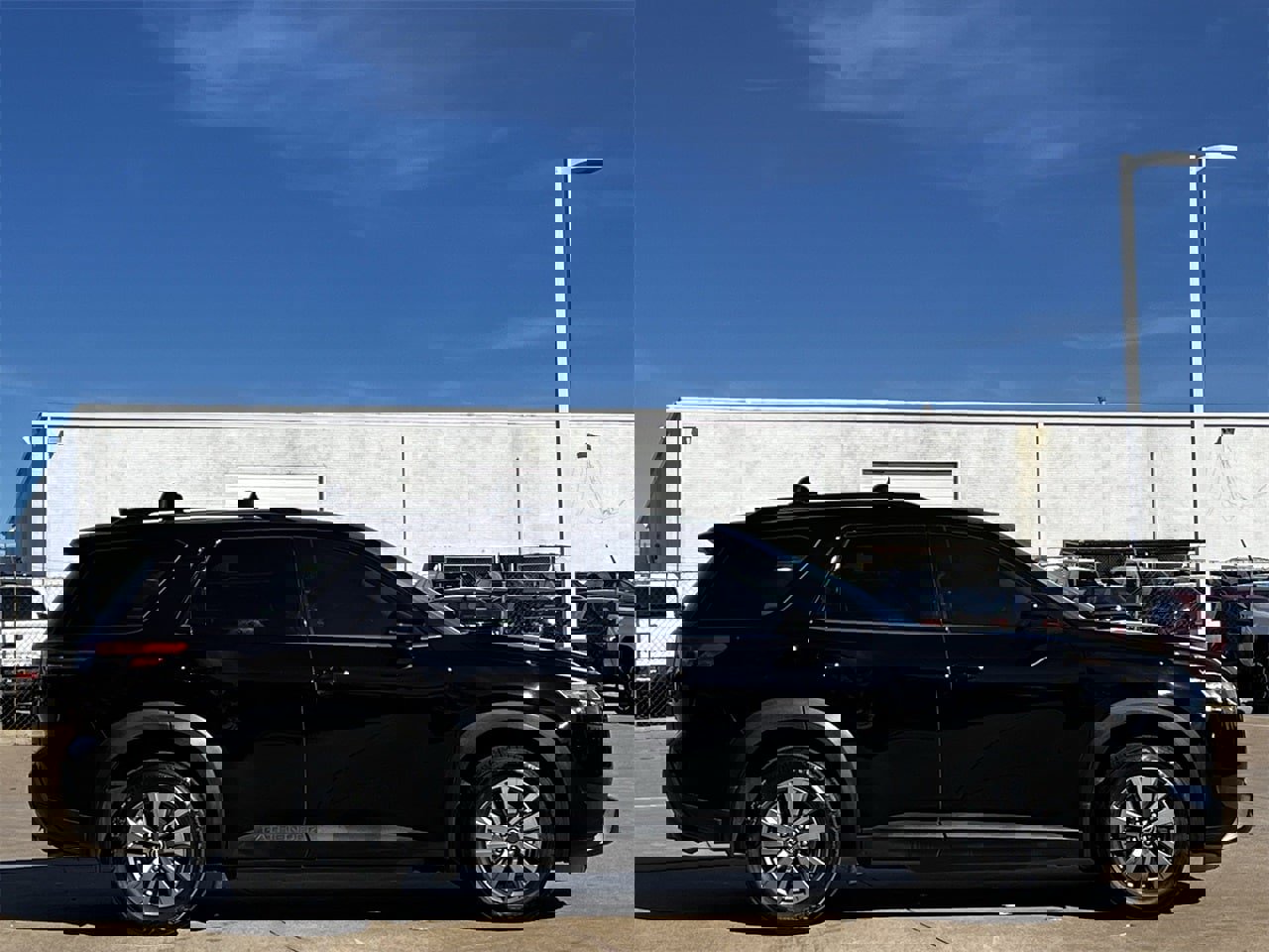 Used 2024 Nissan Pathfinder SV w/ SV Premium Package image 3