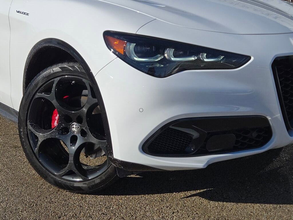 Used 2024 Alfa Romeo Stelvio Veloce image 3