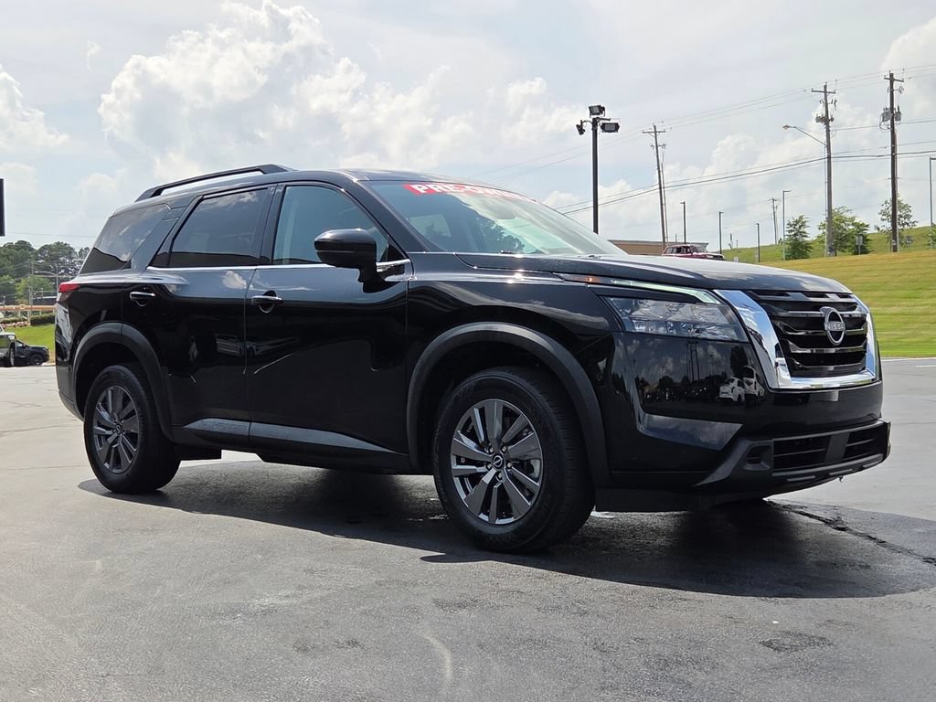 Used 2025 Nissan Pathfinder SV AWD/4WD image 4
