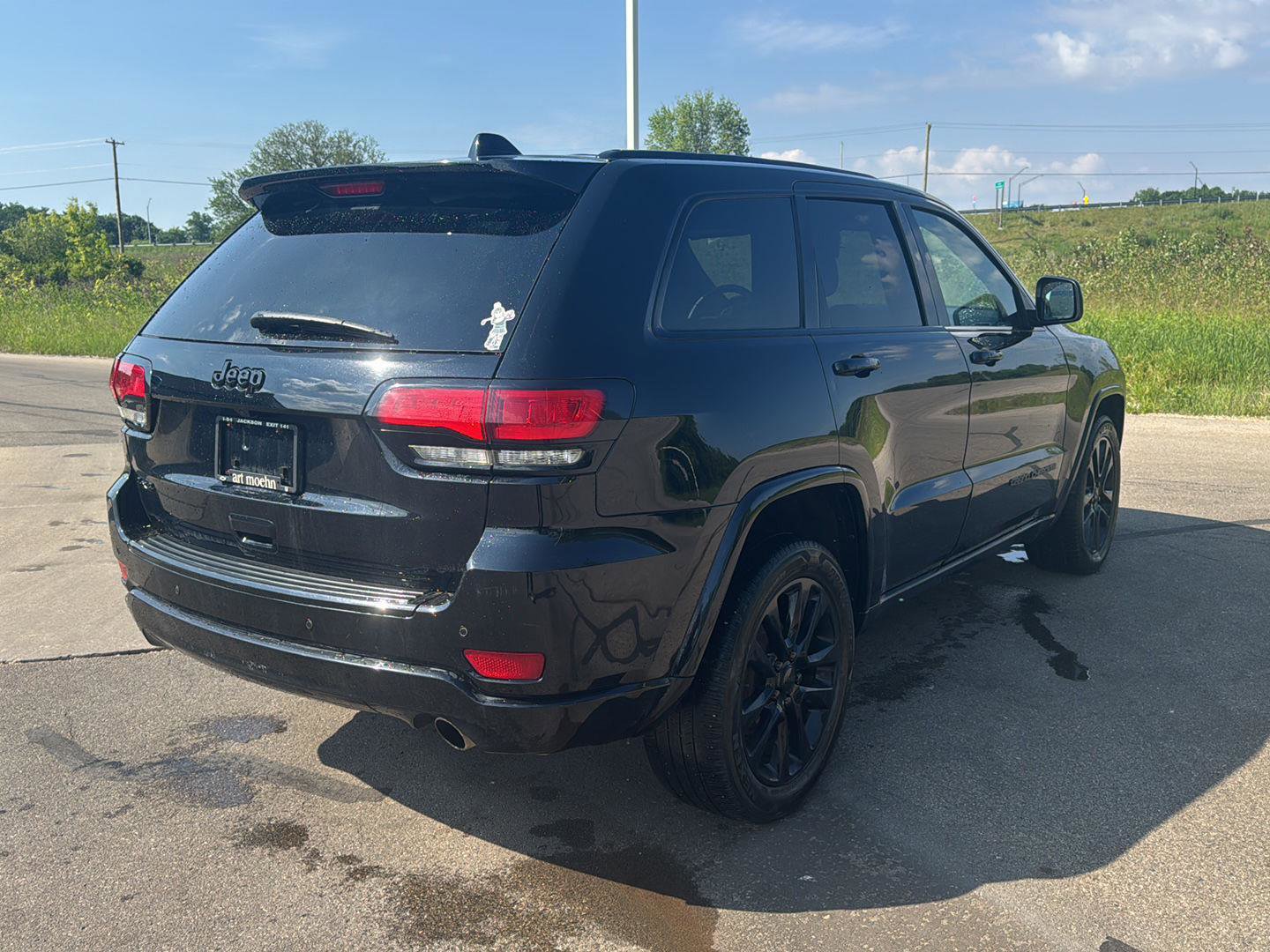 Used 2017 Jeep Grand Cherokee Altitude AWD/4WD image 5