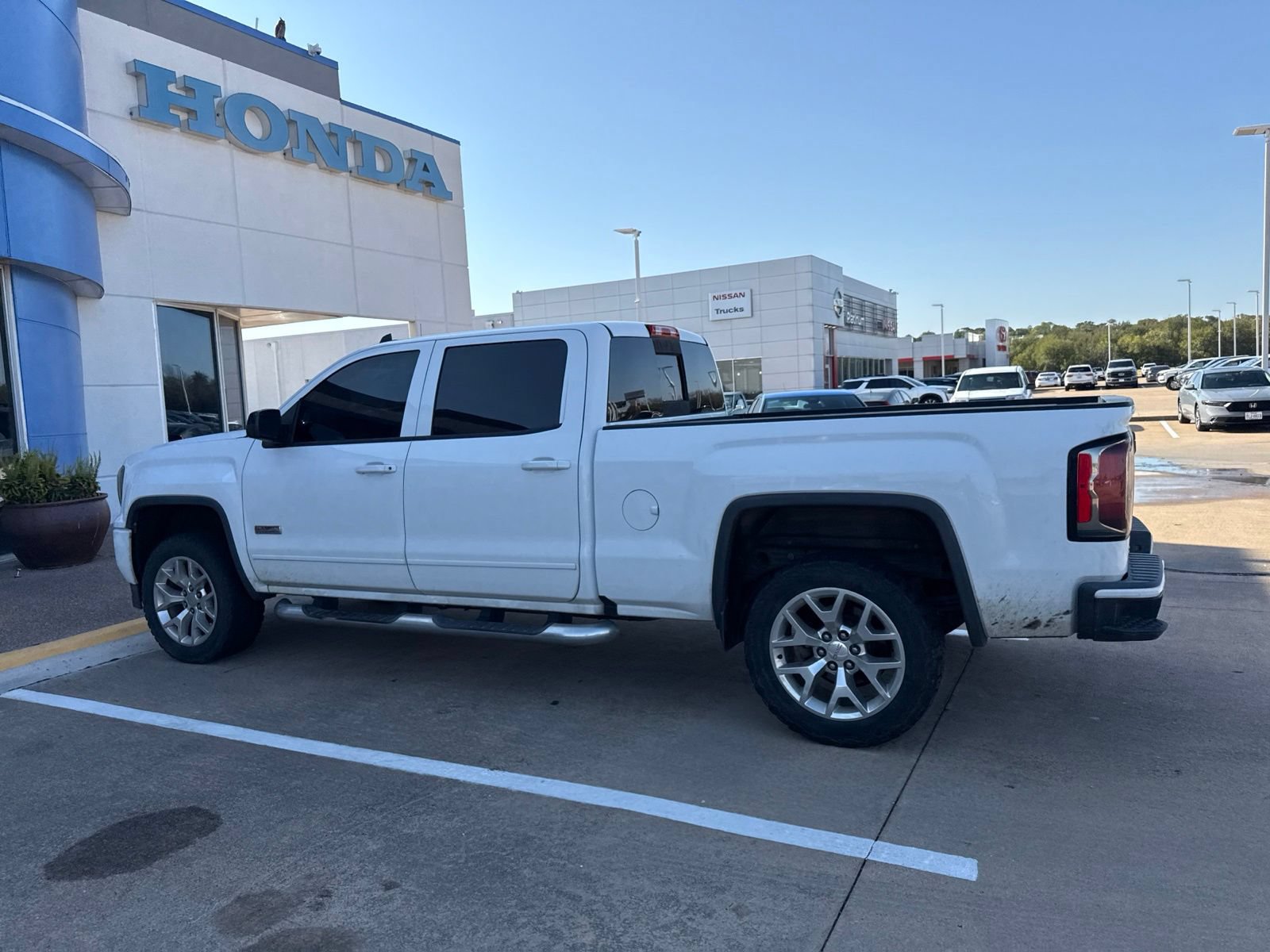 Used 2017 GMC Sierra 1500 SLT w/ All Terrain Package AWD/4WD image 7