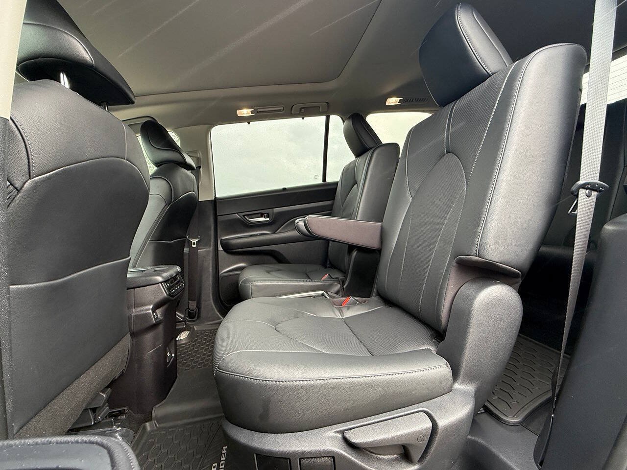 Used 2025 Toyota Grand Highlander AWD Hybrid image 13
