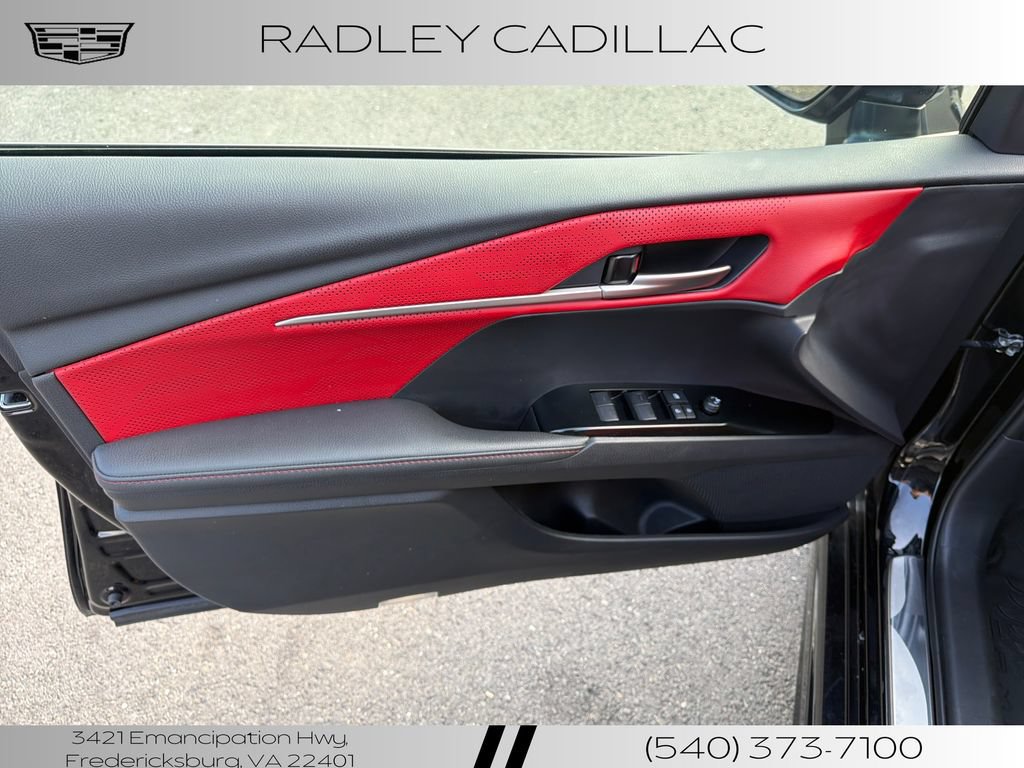 Used 2025 Toyota Camry XSE FWD image 3