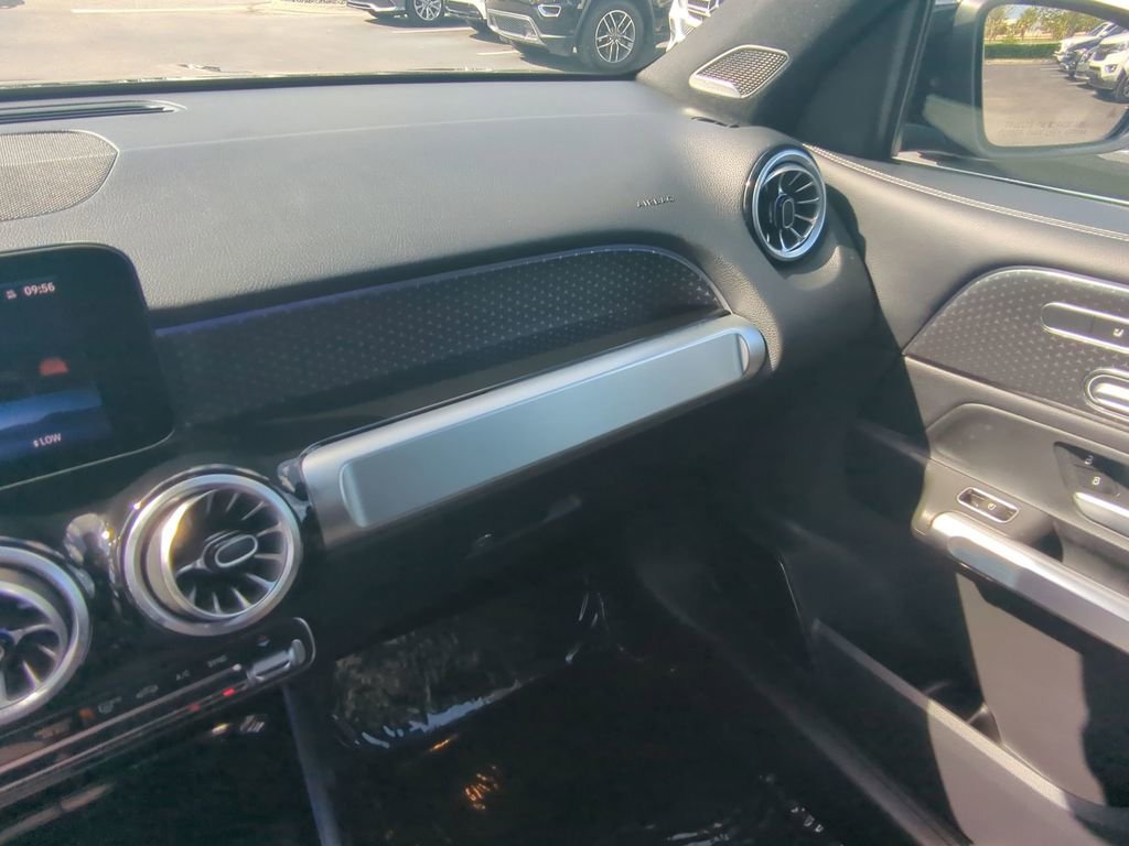 Used 2024 Mercedes-Benz GLB 250 4MATIC image 4