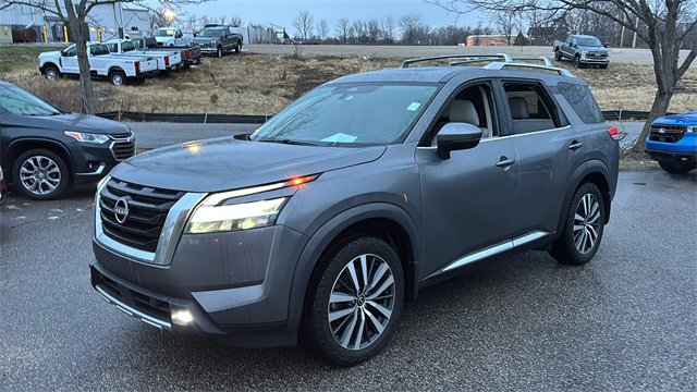 Used 2022 Nissan Pathfinder Platinum w/ Cargo Package image 2