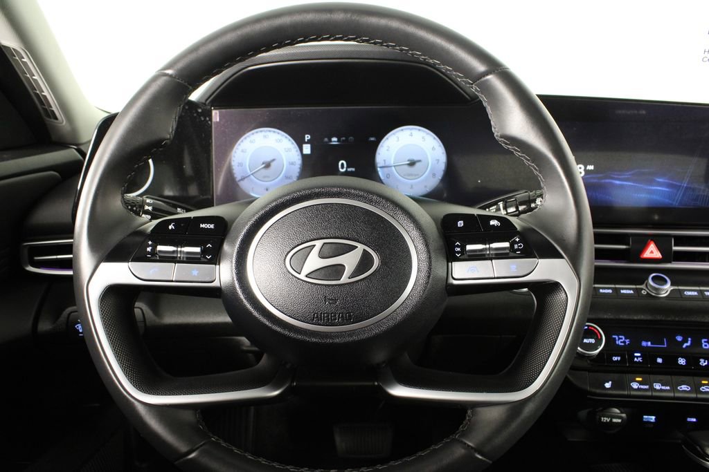 Used 2025 Hyundai Elantra SEL image 25