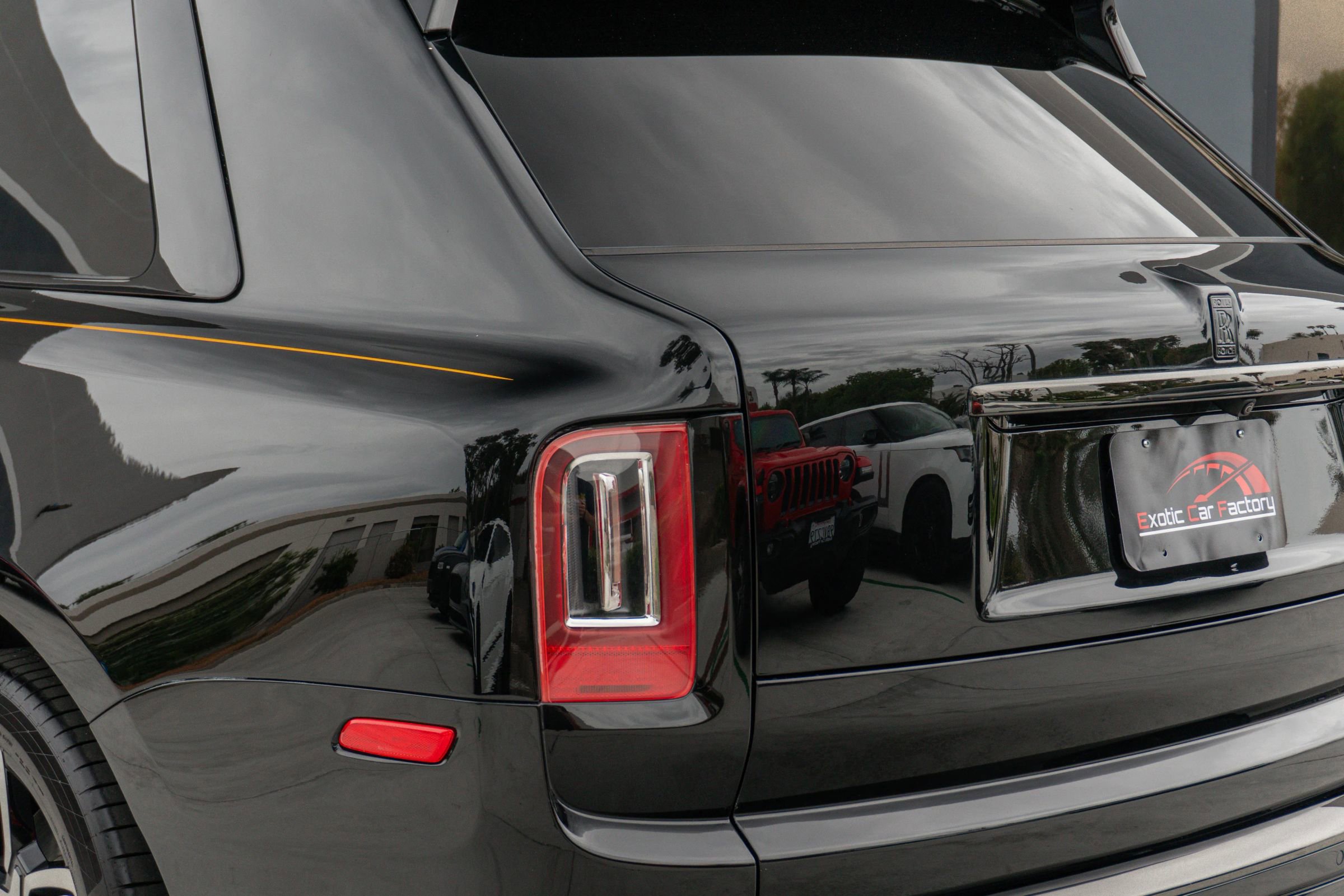 Used 2023 Rolls-Royce Cullinan Black Badge w/ Leather Finishing Pack image 39