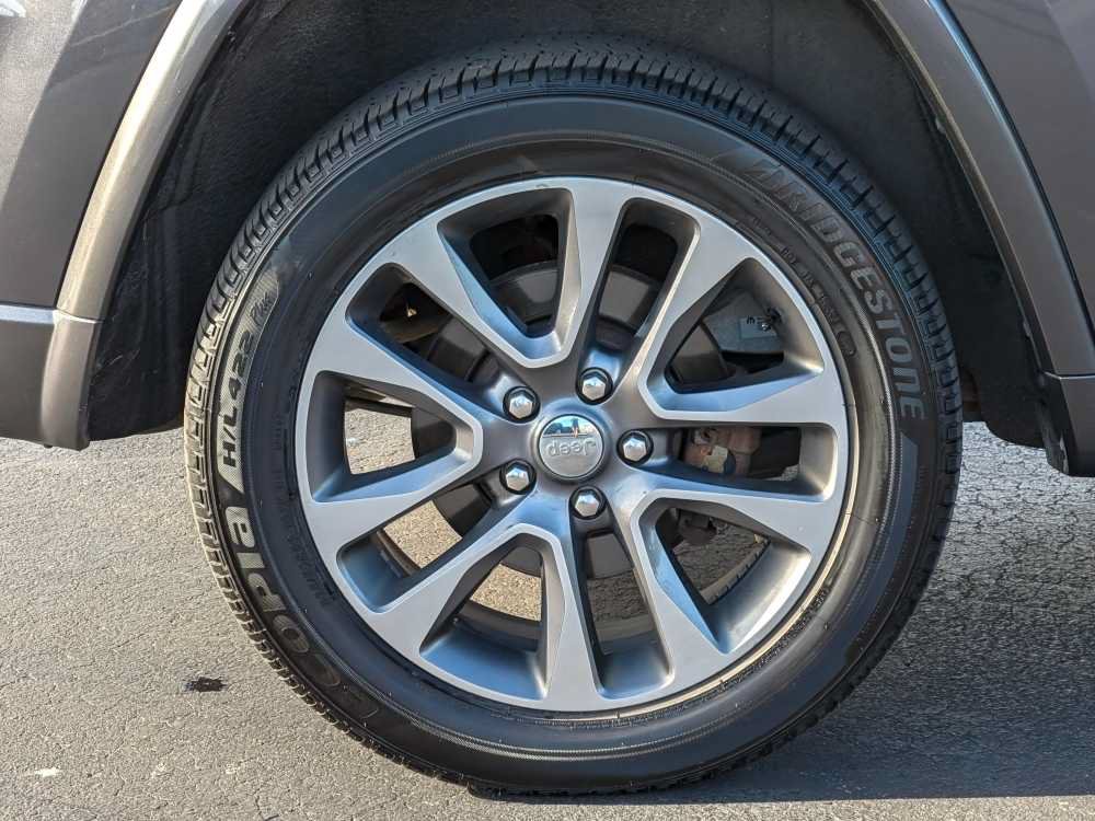 Used 2017 Jeep Grand Cherokee Overland AWD/4WD image 10