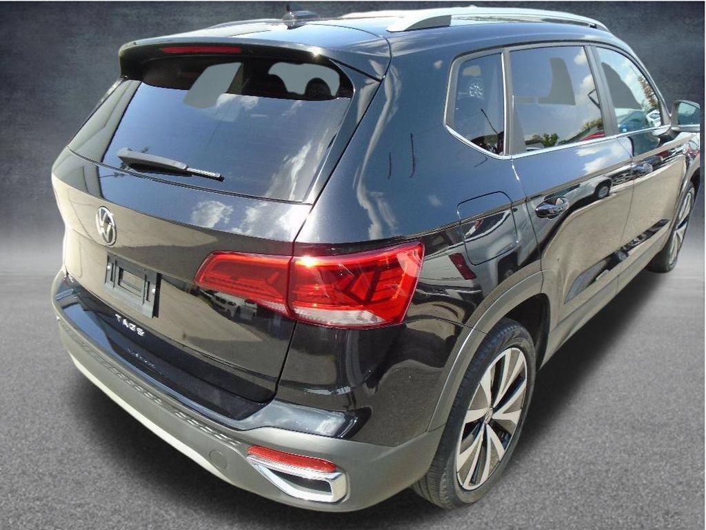 Used 2022 Volkswagen Taos SE FWD image 3