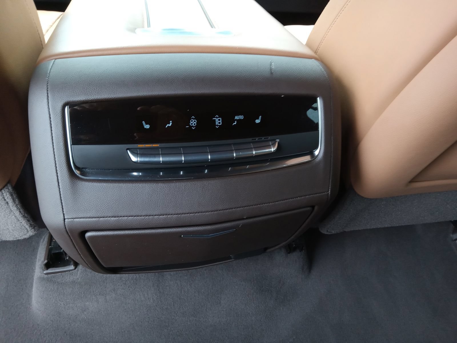 Used 2021 Cadillac Escalade ESV Premium Luxury AWD/4WD image 26