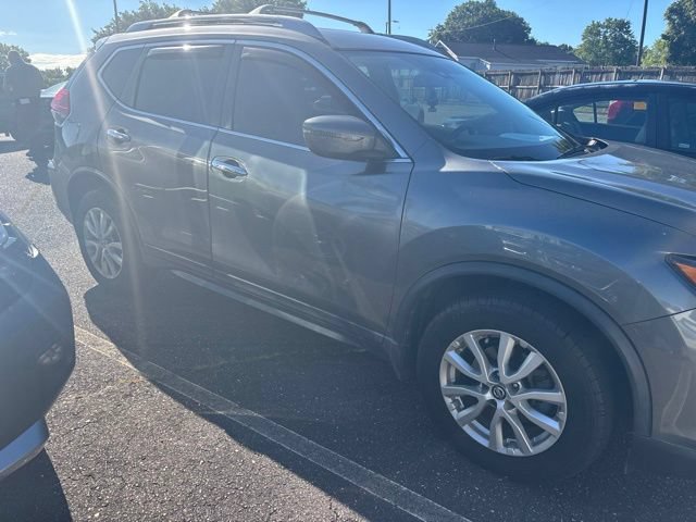 Used 2020 Nissan Rogue S w/ Special Edition Package FWD image 4