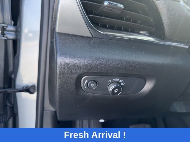 Used 2023 Chevrolet Traverse LT image 6